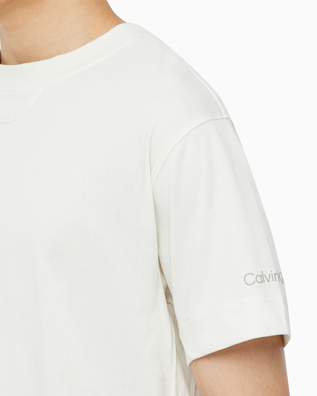 Buy 남성 릴랙스핏 에슬레틱 숏슬리브 티셔츠 in color WHITE