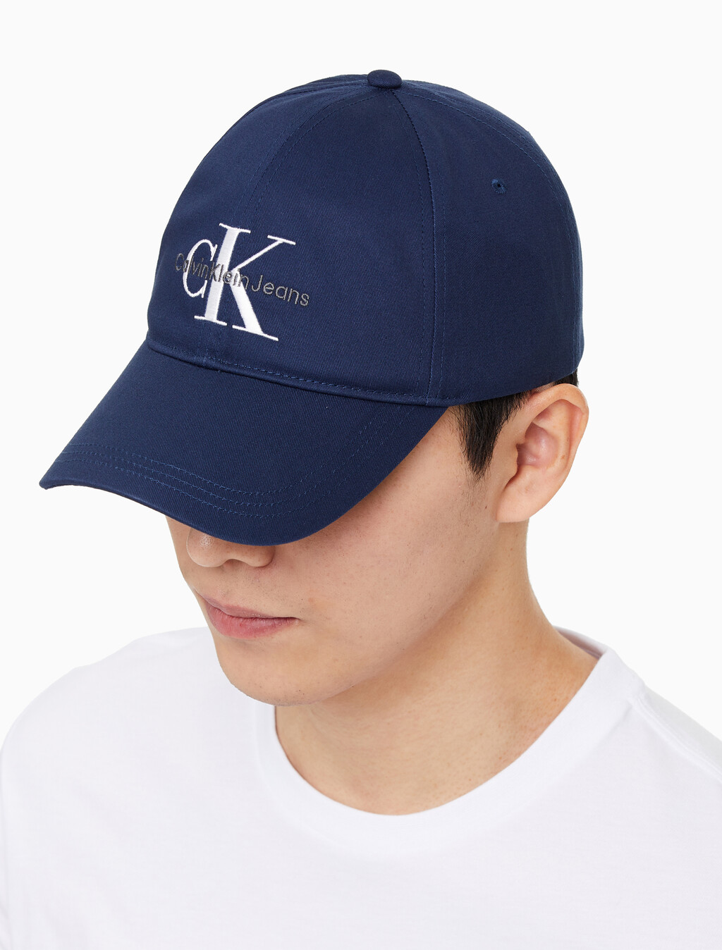 Buy 남녀공용 CKJ 모노그램 엠브로이더리 캡 in color TWILIGHT NAVY