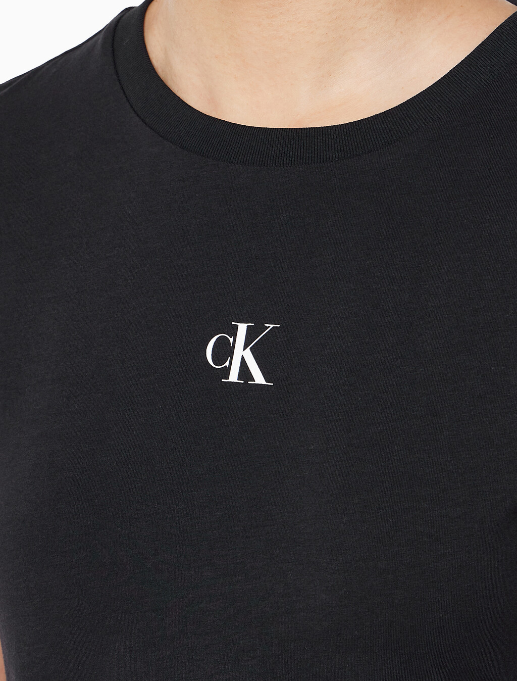 Buy 여성 슬림핏 베이비 크롭 반팔 티셔츠 in color BLACK