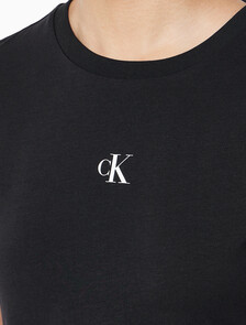 Buy 여성 슬림핏 베이비 크롭 반팔 티셔츠 in color BLACK