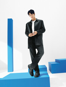 Buy 남성 루즈 미드나이트 스톤 캐시미어 진 in color MIDNIGHT STONE
