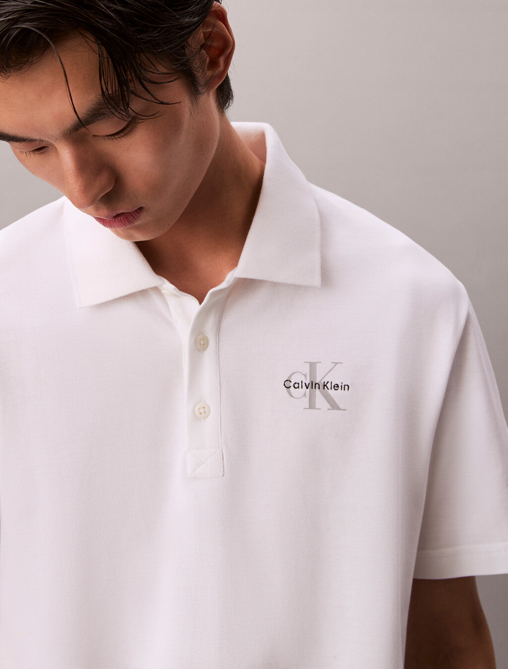 Buy 이지 모노로고 캐주얼 피크 폴로 티 in color BRIGHT WHITE