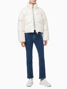 Buy 여성 크롭 글로시 커브드 퀼팅 다운 푸퍼 in color WHITE