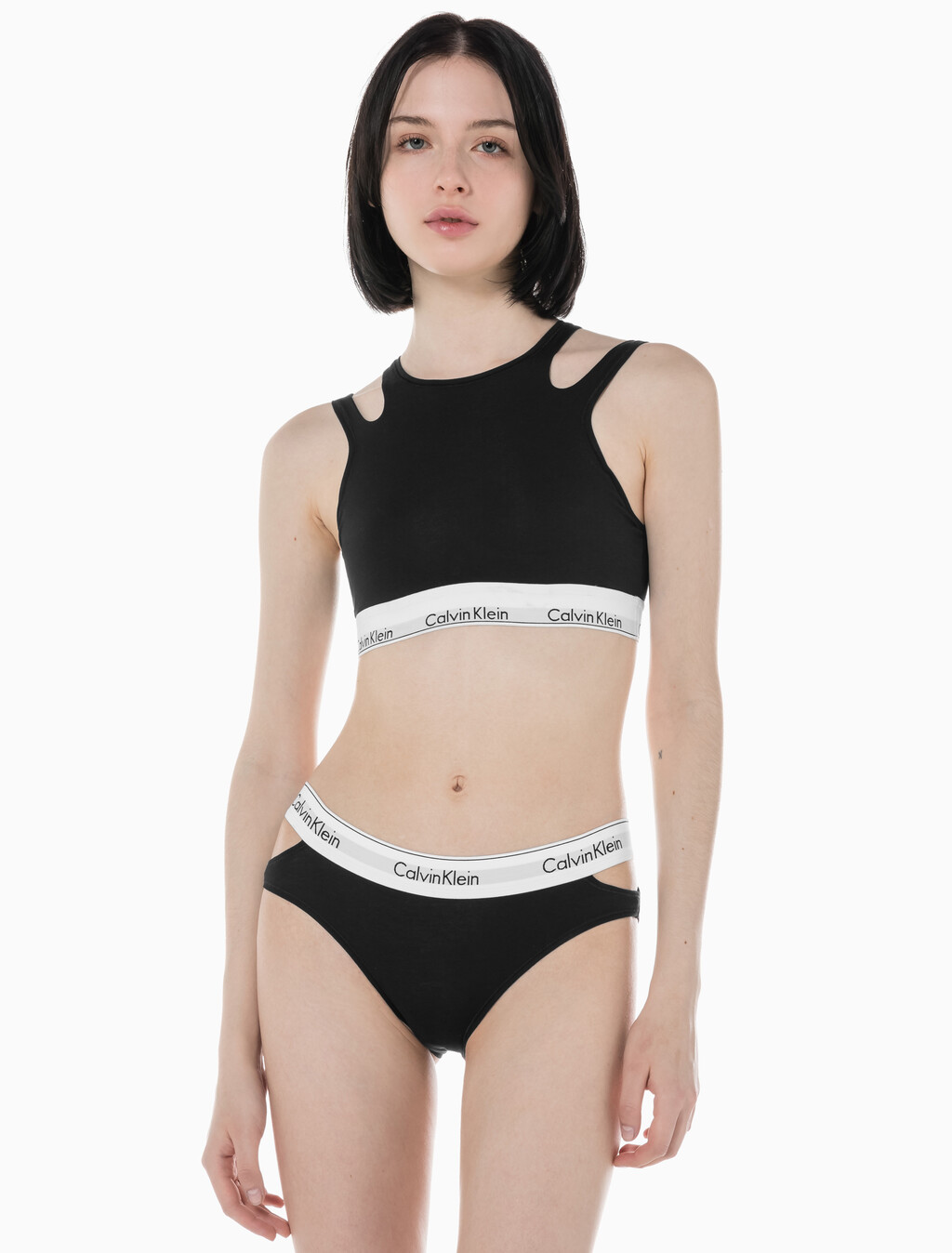 Buy 여성 모던 코튼 디컨스트럭티드 라인드 브라렛 in color BLACK