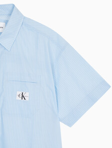 Buy 남성 릴렉스핏 패널 스트라이프 반팔 셔츠 in color SKY BLUE