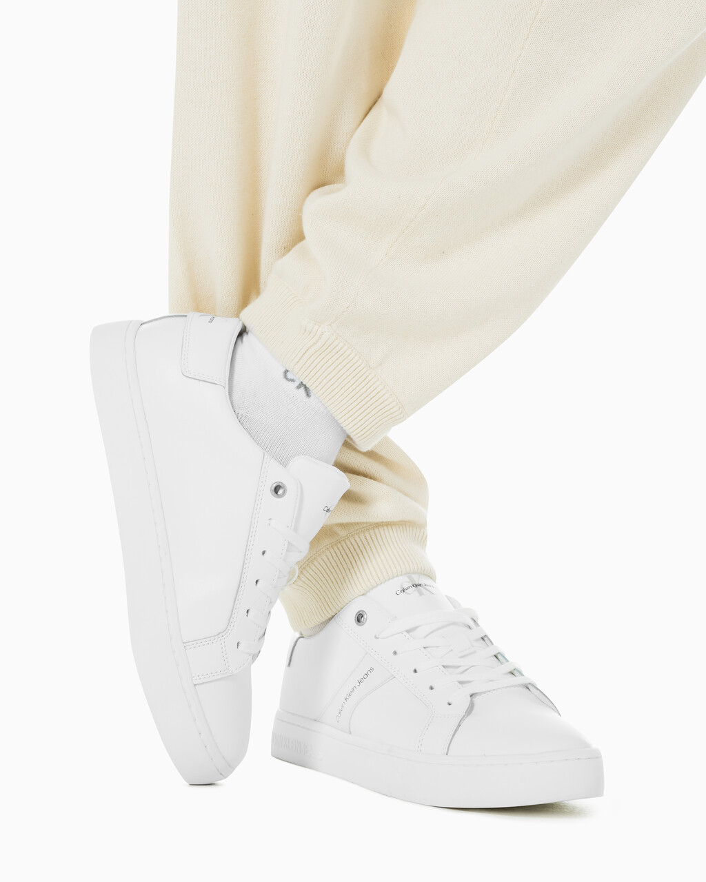 Buy 남성 로마 클래식 컵솔 스니커즈 in color BRIGHT WHITE
