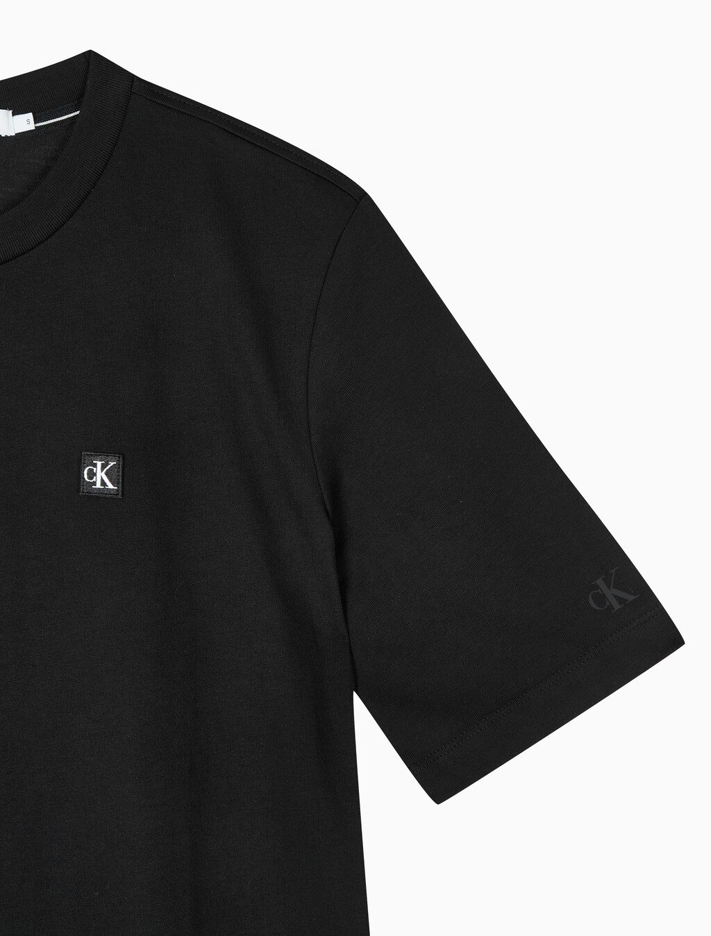 Buy 여성 릴렉스 로고 반팔 티셔츠 in color CK BLACK