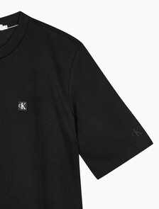 Buy 여성 릴렉스 로고 반팔 티셔츠 in color CK BLACK