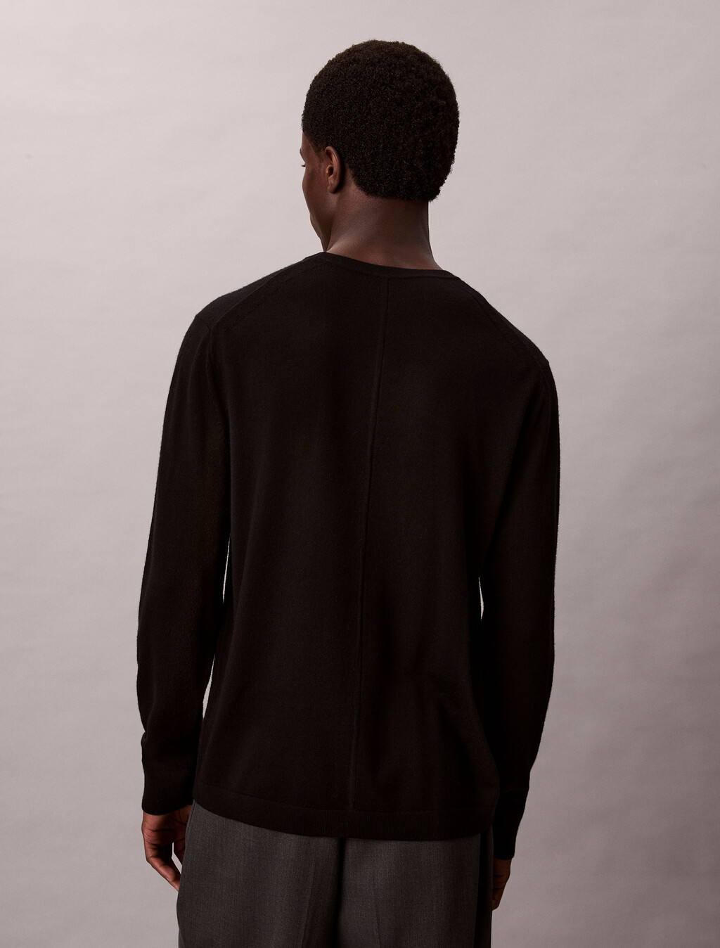 Buy 남성 메리노 울 크루넥 스웨터 in color BLACK