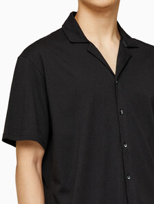 Buy 남성 니트 텐셀 쿨링 숏슬리브 버튼다운 탑 in color BLACK