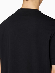 Buy 남성 레귤러핏 인스티튜셔널 로고 반팔 티셔츠 in color BLACK