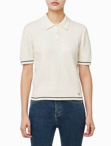 Buy 여성 우븐라벨 크롭드 케이블 스웨터 in color TOFU