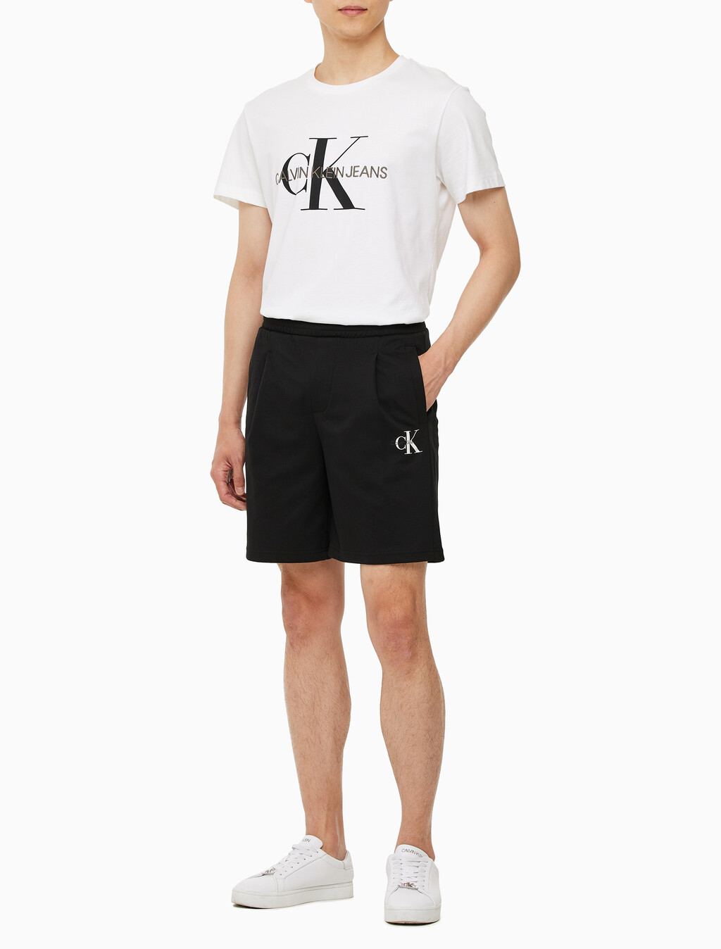 Buy 남성 쿨링 플리츠 쇼츠 in color CK BLACK