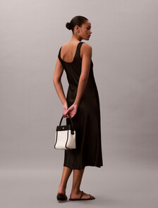 Buy 여성 하드웨어 모노그램 캔버스 버킷 백 in color Ivory