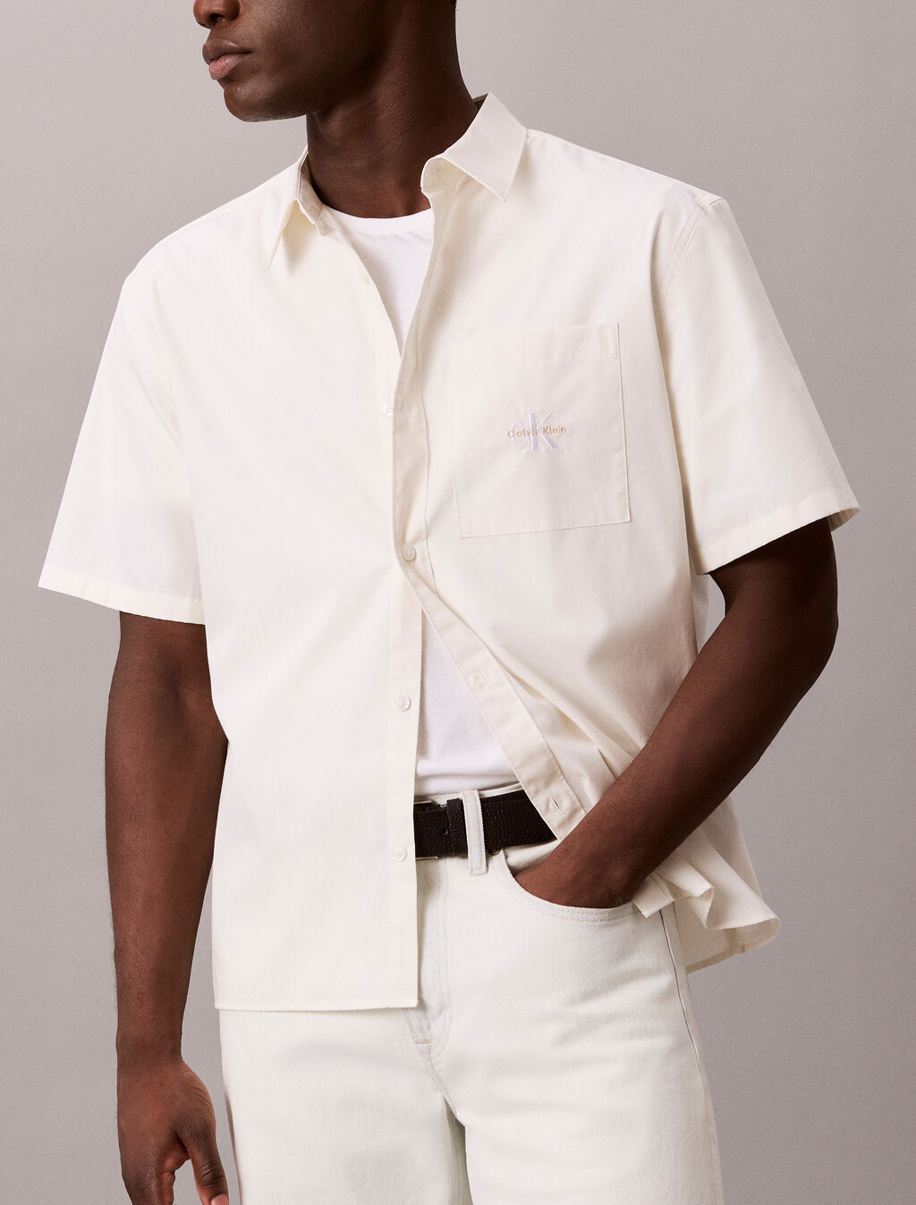 Buy 솔리드 워시드 포플린 릴렉스 숏슬리브 셔츠 in color TOFU