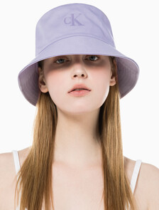 Buy 여성 CKJ 아카이브 버킷햇 in color LAVENDER