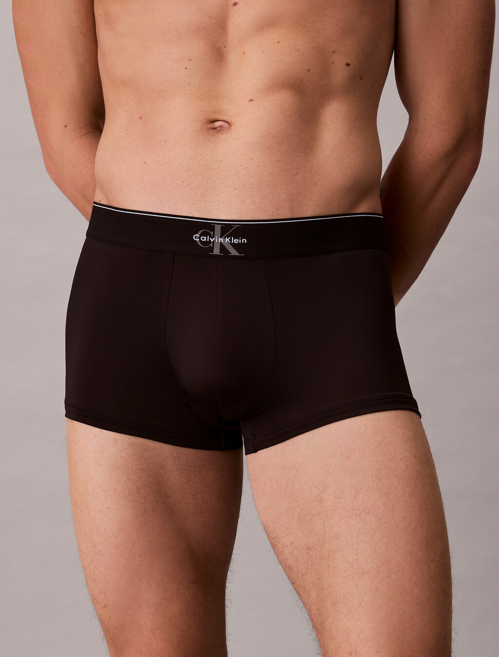 Buy 남성 CK 그래픽 마이크로 로우 라이즈 트렁크 in color BLACK