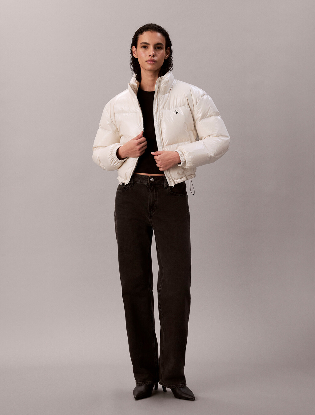 Buy 여성 글로시 크롭 다운 in color CHALK