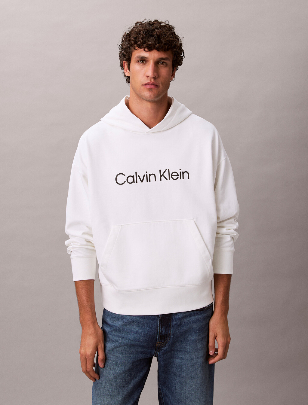 Buy 남성 스탠다드 로고 프리미엄 테리 후디 in color BRIGHT WHITE