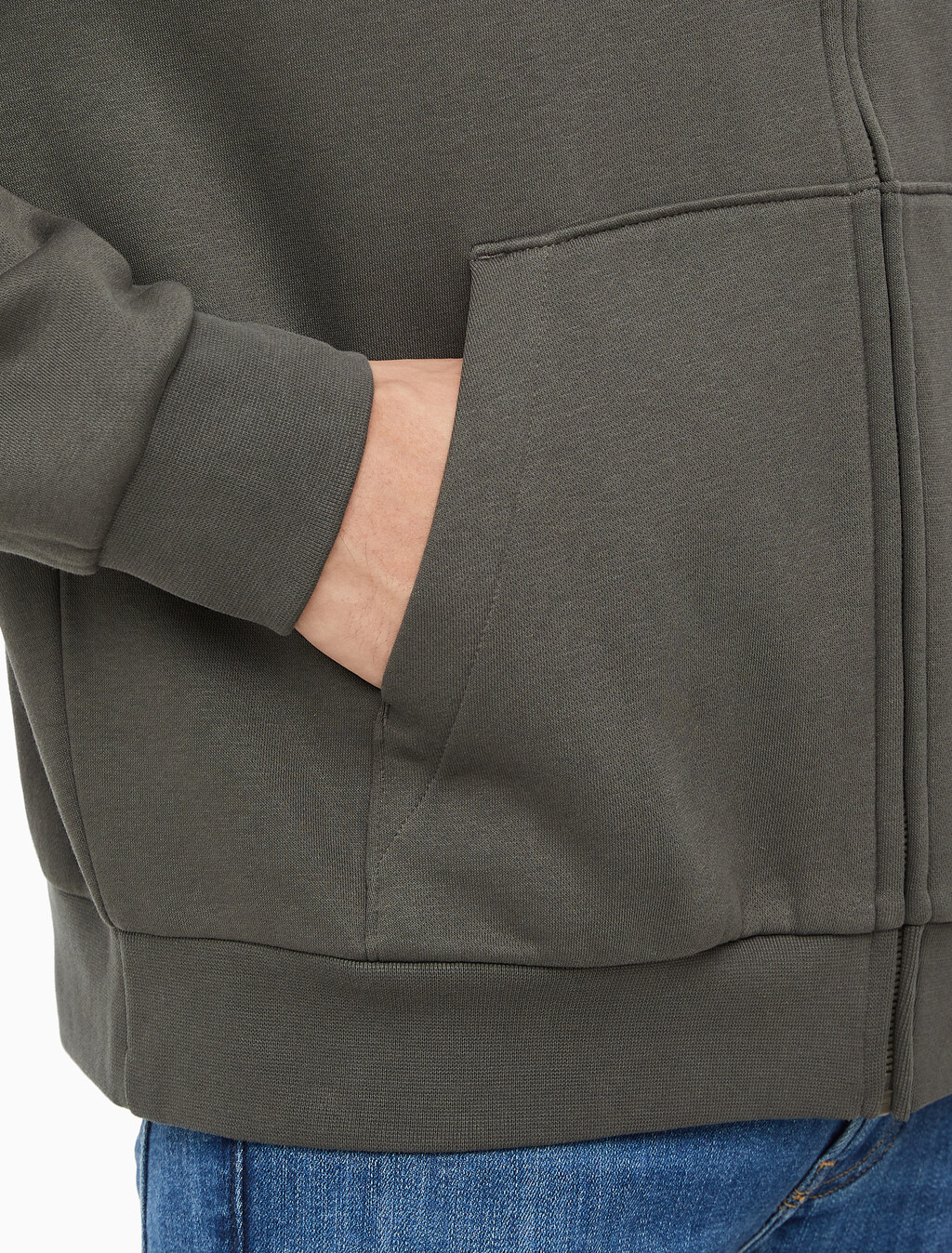 Buy 남성 아카이브 로고 플리스 후드 집업 in color CHARCOAL