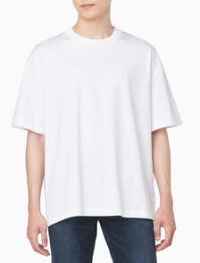 Buy 남성 오버핏 엠보스 모노그램 로고 반팔 티셔츠 in color BRILLIANT WHITE