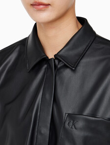 Buy 여성 폭스 레더 크롭 셔츠 in color CK BLACK