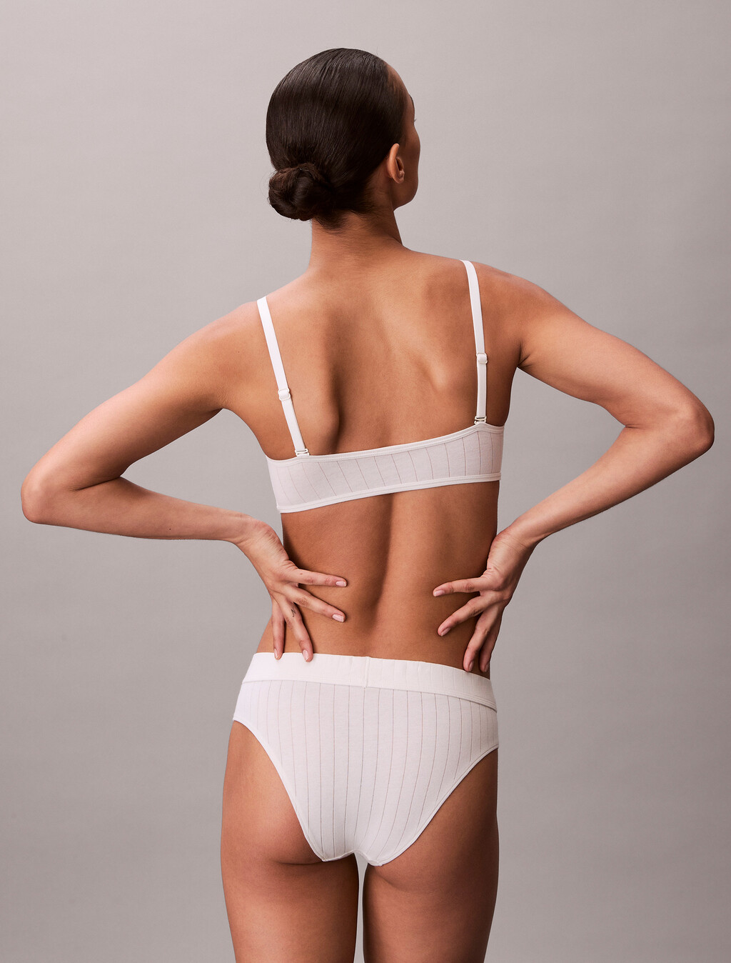 Buy 여성 헤리티지 애슬레틱 비키니 in color TOFU