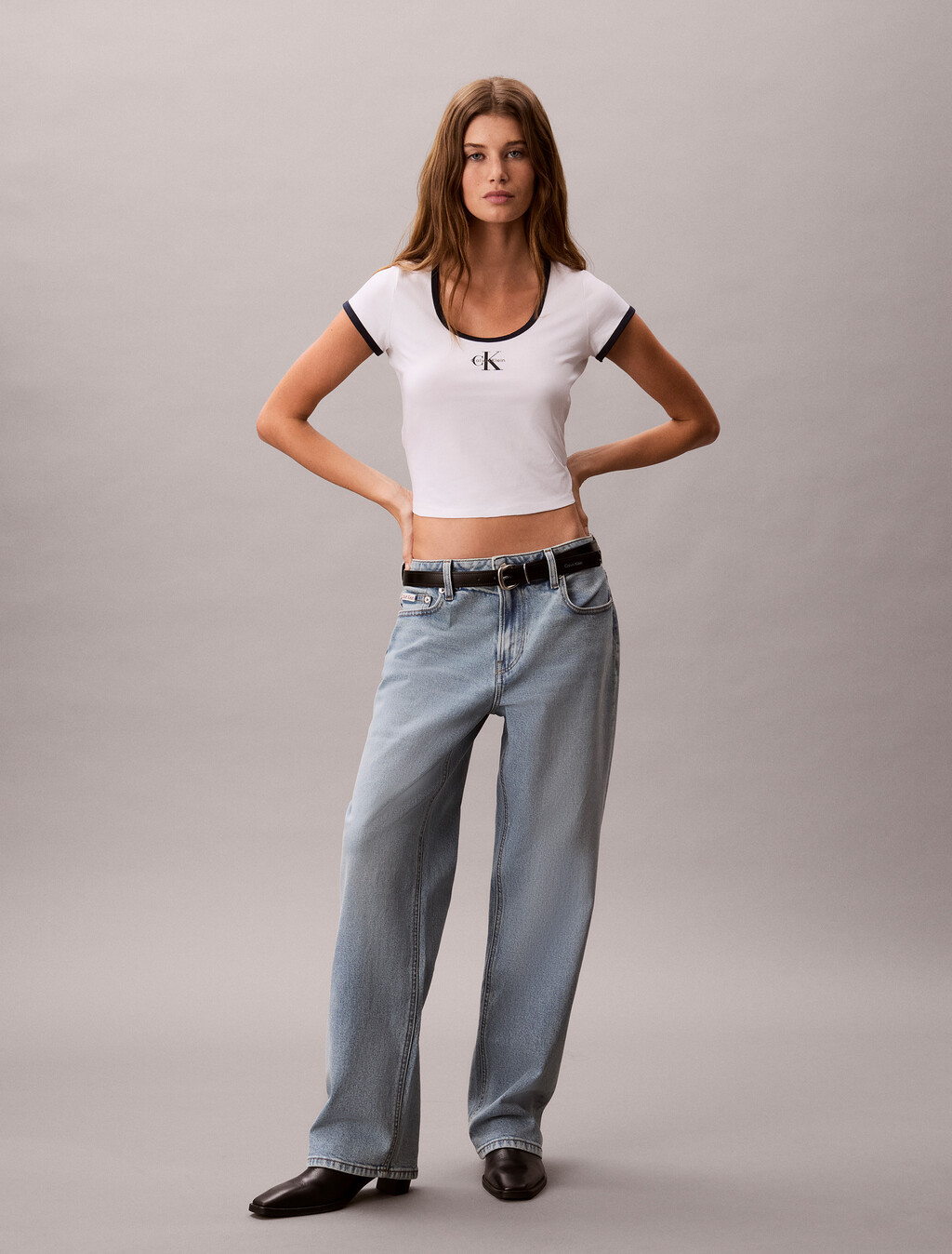 Buy 여성 모노로고 스쿱 베이비 티 in color BRIGHT WHITE