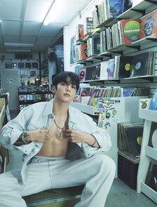 Buy 90S 트러커 자켓 in color White Blue