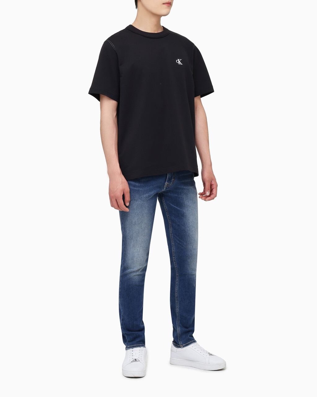 Buy 남성 레귤러핏 테리코튼 그래픽 반팔 스웨트셔츠 in color CK BLACK