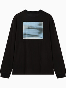 Buy 남성 릴렉스핏 스프레이 박스 긴팔 티셔츠 in color CK BLACK
