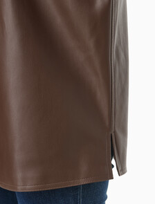 Buy 여성 폭스 레더 셔츠 in color Red brown