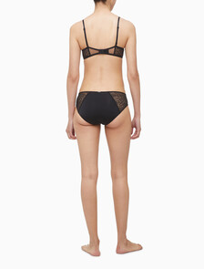 Buy 여성 CK 블랙 그래픽 레이스 AF 푸쉬업 브라 in color BLACK