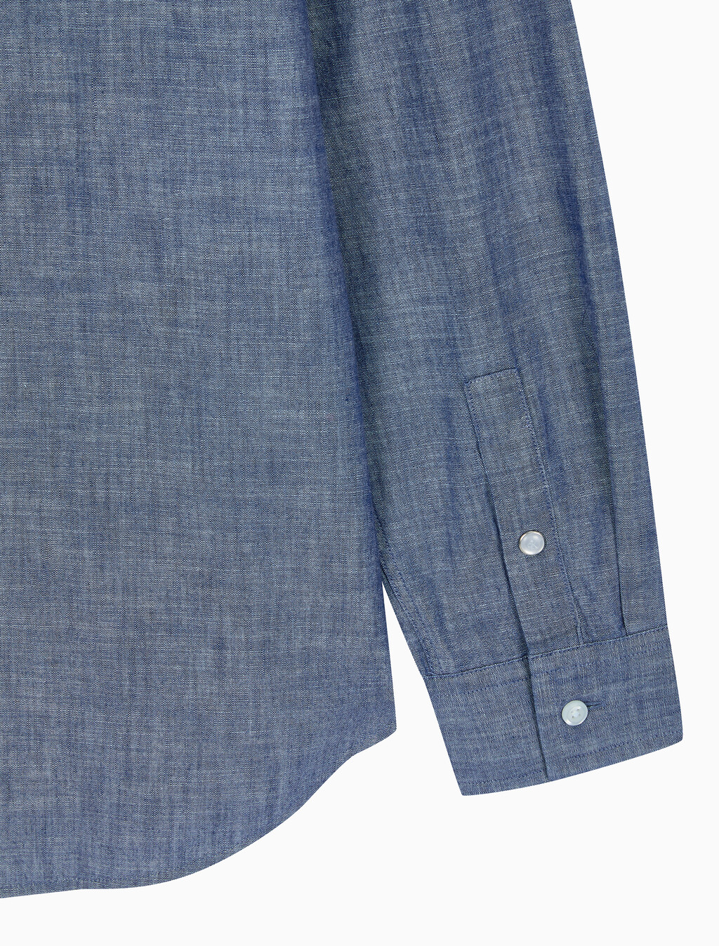 Buy 챔브레이 클래식 셔츠 in color Deep Indigo Blue