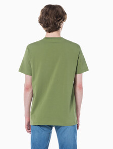 Buy 남성 레귤러핏 인스티튜셔널 로고 스트레치 반팔 티셔츠  in color KHAKI