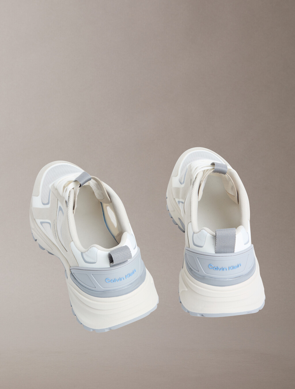 Buy 남성 트레일블러이저 하이크 러너 레이스업 슈즈 in color Ivory