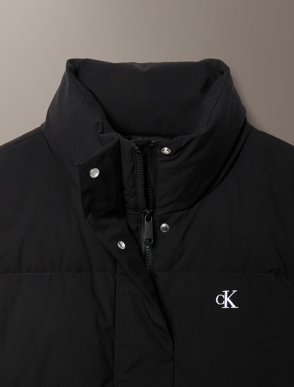 Buy 여성 스탠드 카라 다운 푸퍼 자켓 in color BLACK