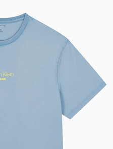 Buy 남성 레귤러핏 그래픽 워시 반팔 티셔츠 in color BLUE