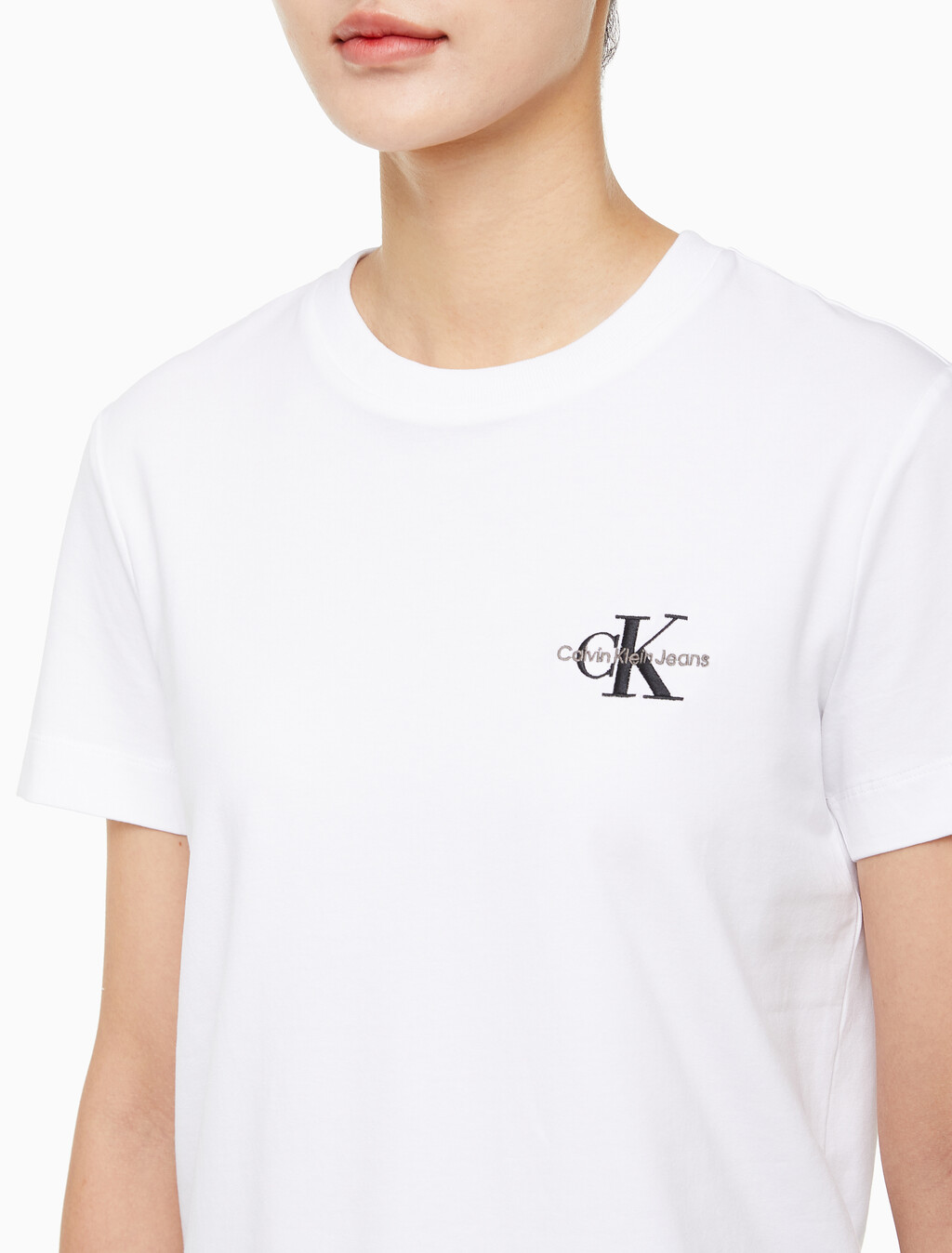 Buy 여성 레귤러핏 스몰 모노그램 로고 반팔 티셔츠  in color BRIGHT WHITE