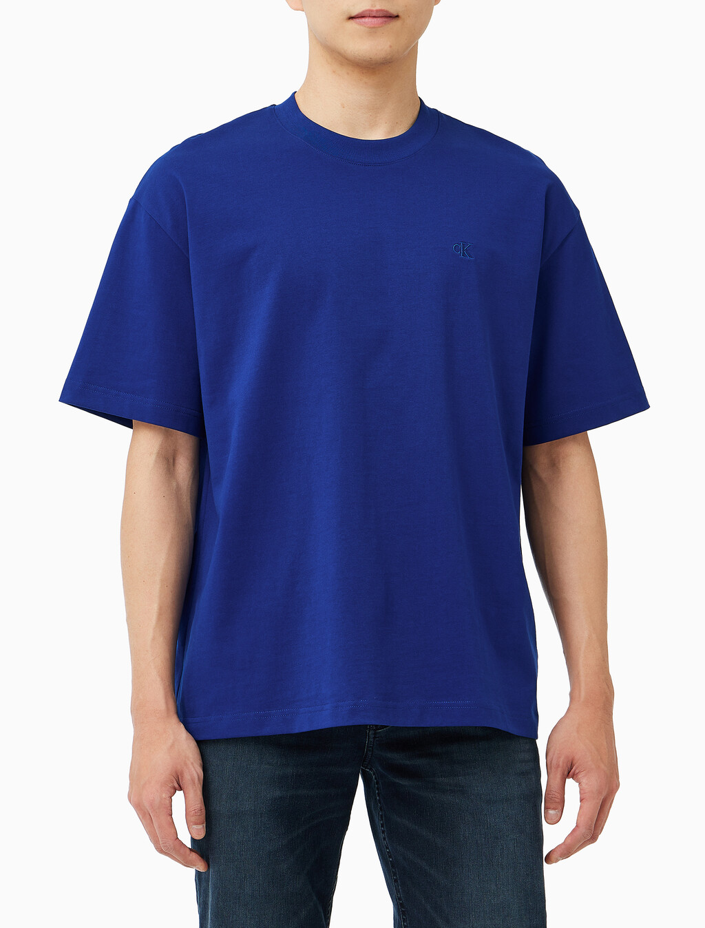 Buy 남성 오버핏 엠보스 모노로고 티 in color Blue