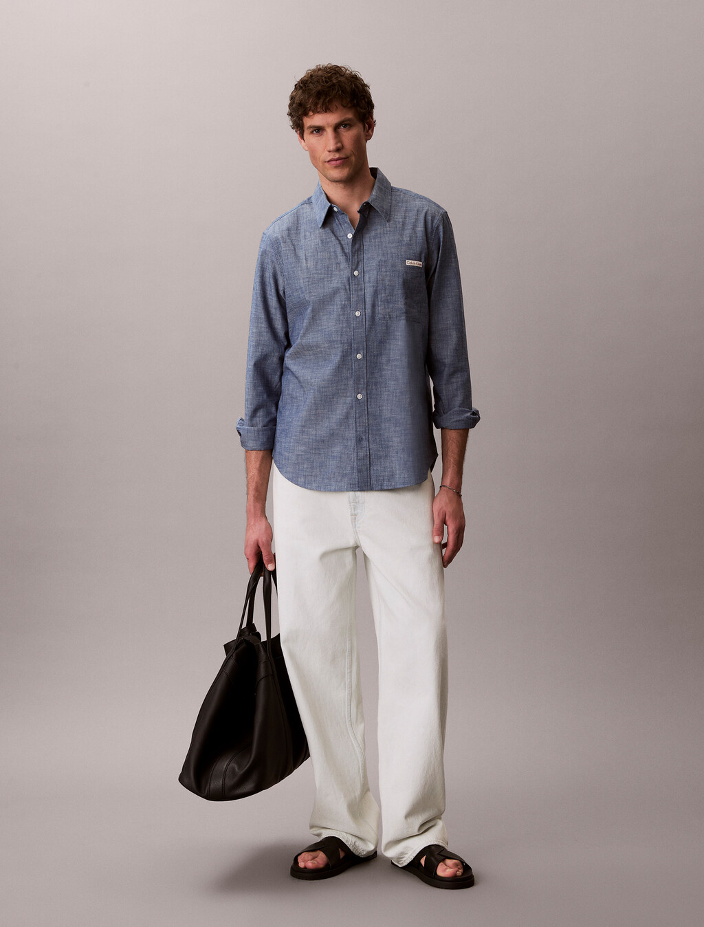 Buy 챔브레이 클래식 셔츠 in color Deep Indigo Blue