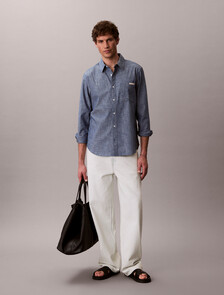 Buy 챔브레이 클래식 셔츠 in color Deep Indigo Blue