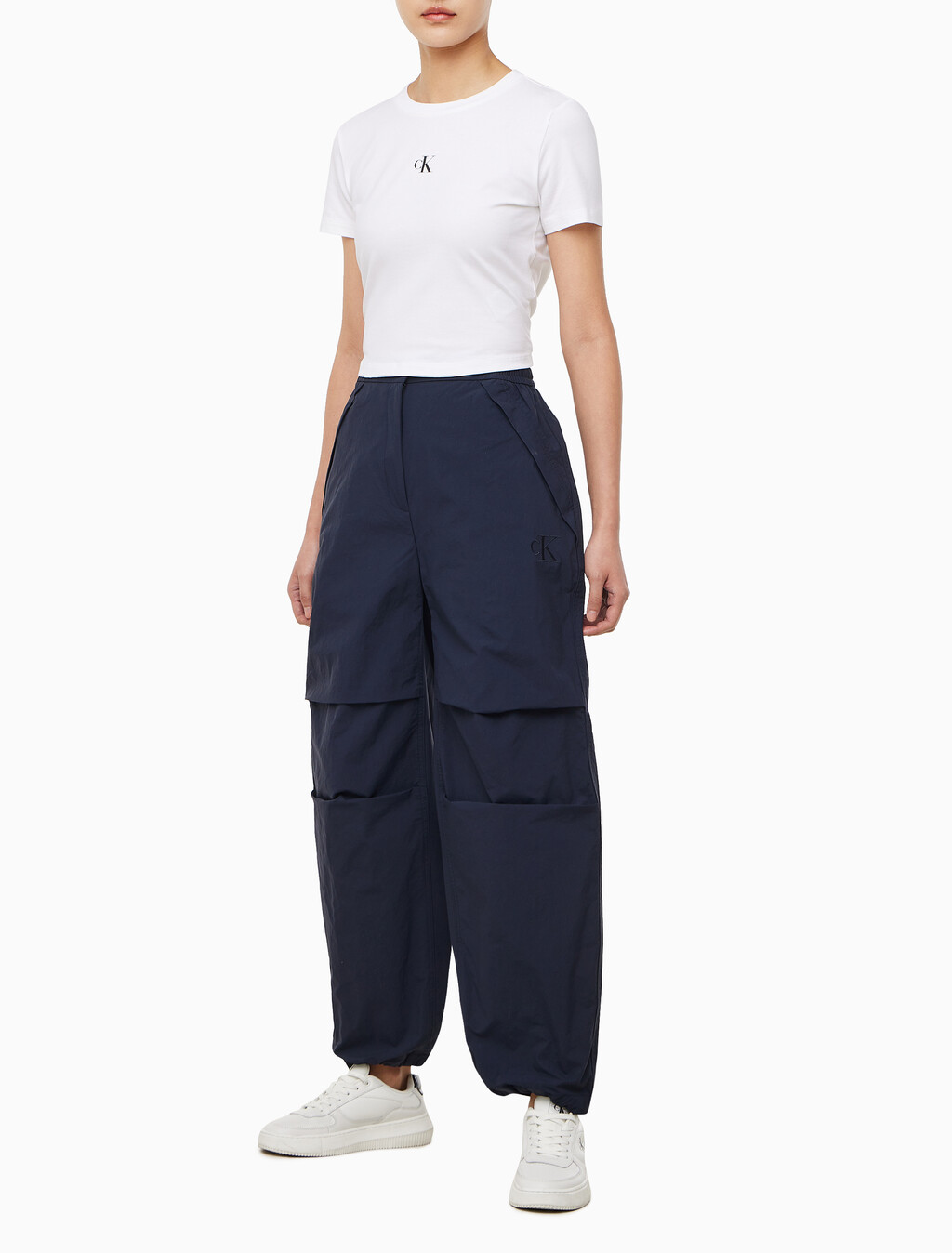 Buy 여성 크링클 나일론 파라슈트 팬츠 in color SKY CAPTAIN