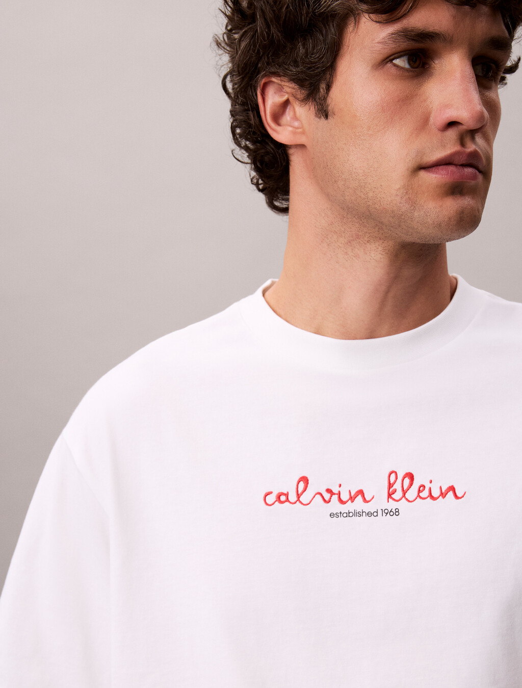 Buy CK 트래블라인 그래픽 티 in color BRIGHT WHITE