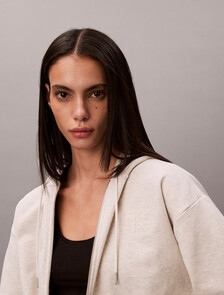 Buy 여성 엠보 모노로고 집업 후디 스웻셔츠 in color VANILLA HEATHER