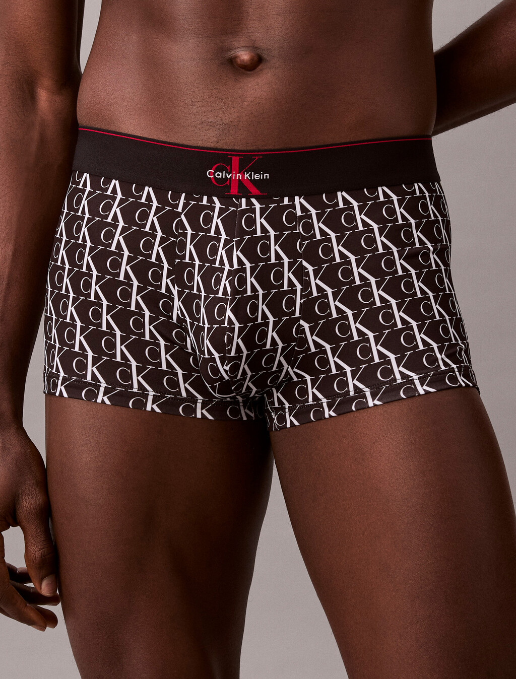 Buy 남성 CK 그래픽 마이크로 로우 라이즈 트렁크 in color BLACK PRINT