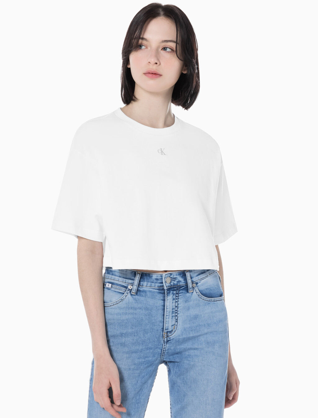 Buy 여성 그래픽 크롭 반팔 티셔츠 in color BRIGHT WHITE