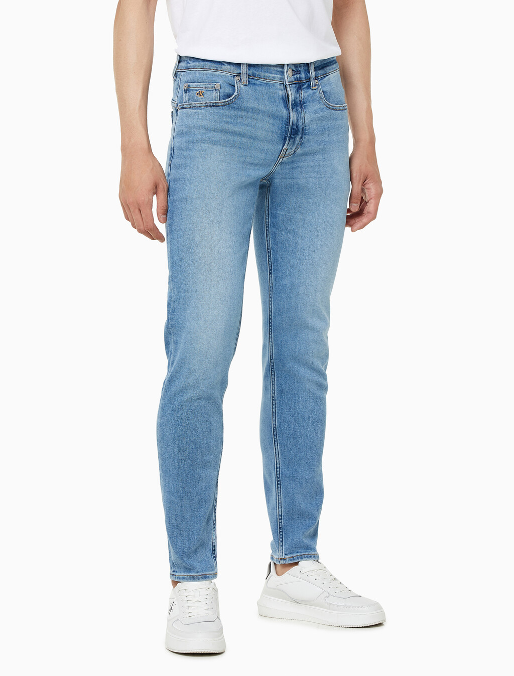 Buy 남성 바디 테이퍼핏 라이트블루 이탈리안 데님 in color CHALKY BLUE