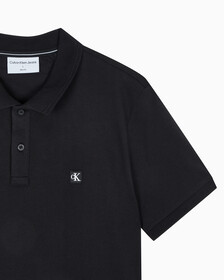 Buy 남성 슬림핏 CK 로고 뱃지  폴로 티셔츠 in color CK BLACK