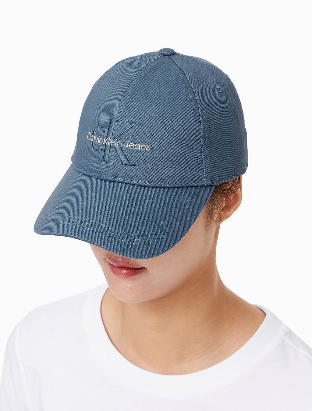 Buy 남녀공용 CKJ 모노그램 엠브로이더리 볼캡 in color BLUE